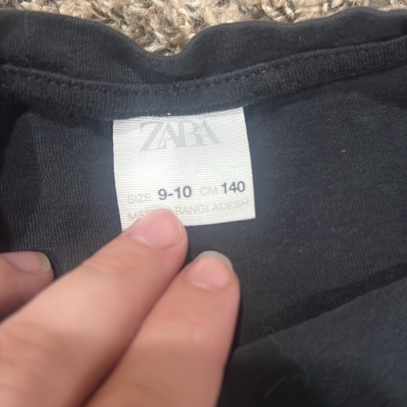 🔥 Zara long sleeve tee - Picture 2 of 2